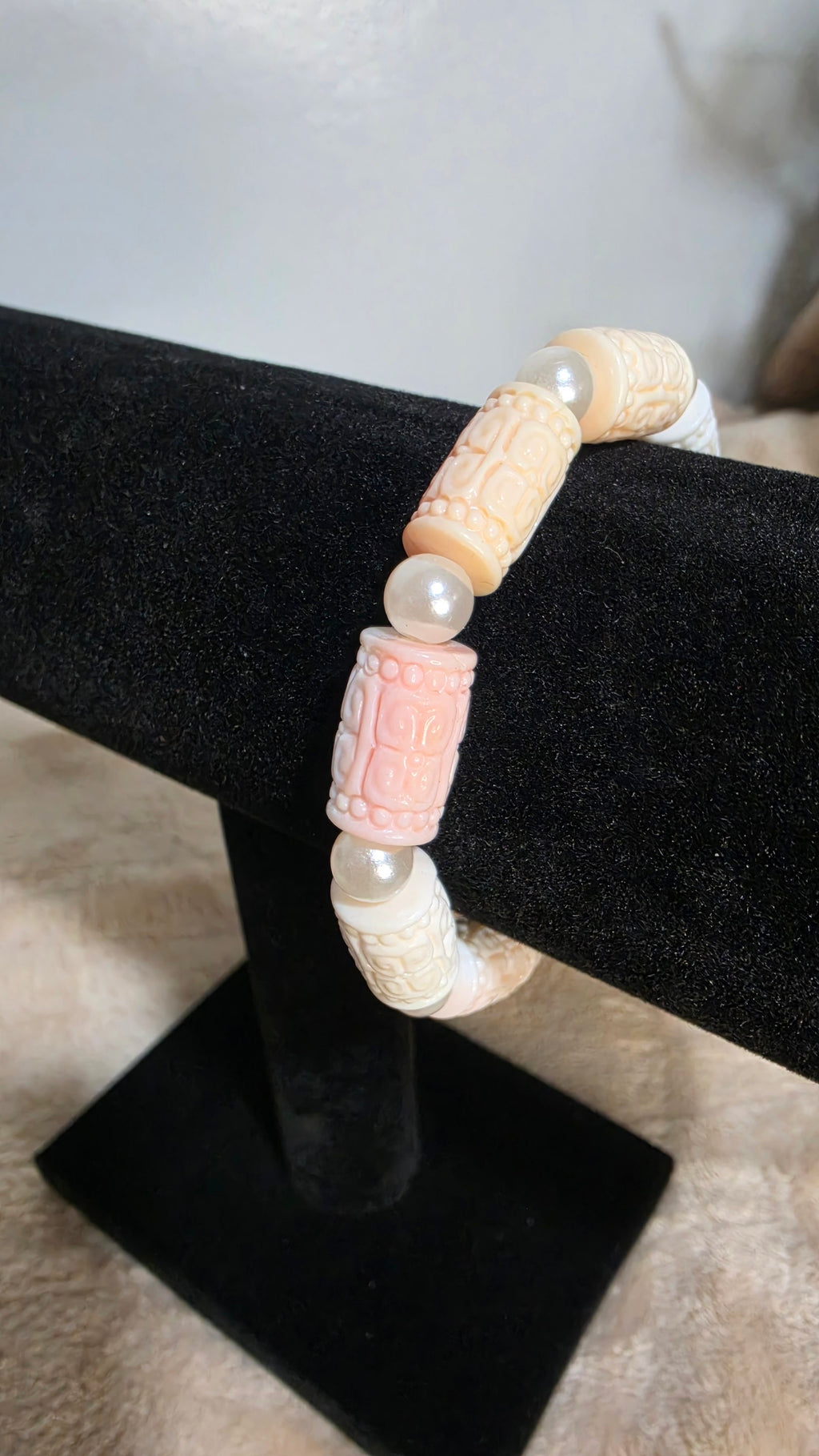 18mm Queen Conch Carved Barrel Bracelet with Freshwater Pearl