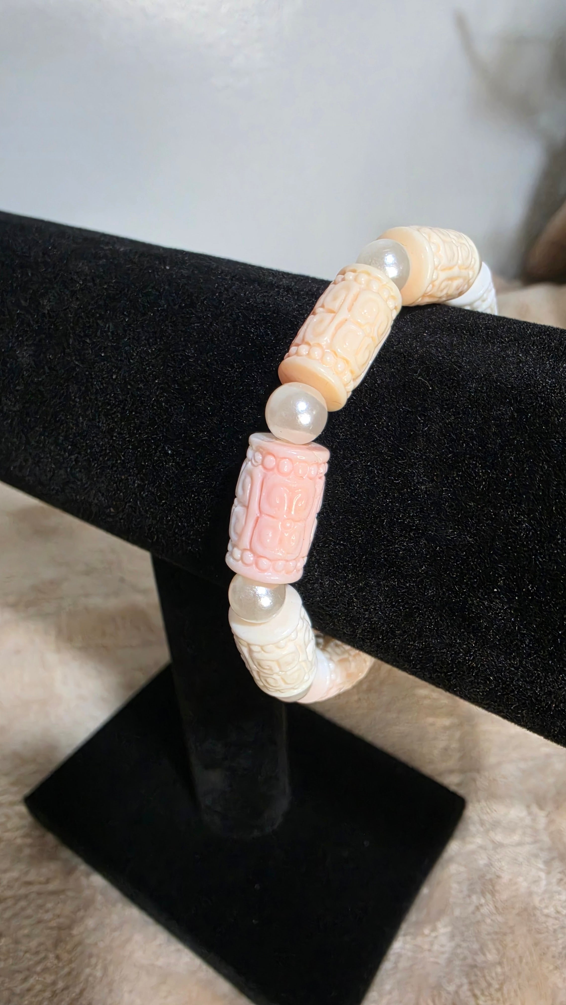 18mm Queen Conch Carved Barrel Bracelet with Freshwater Pearl