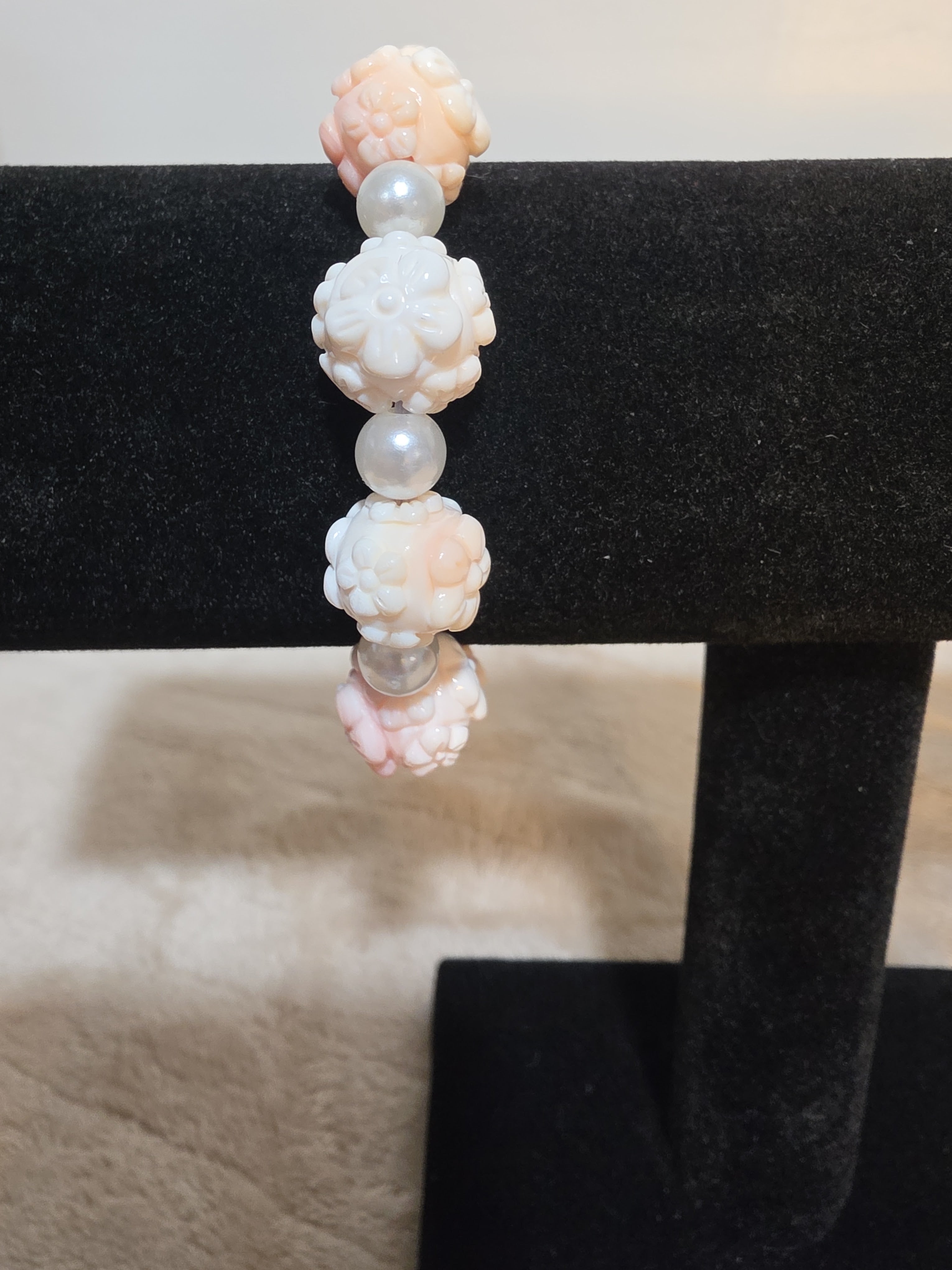 13mm Queen Conch Flower Bracelet with Freshwater Pearl