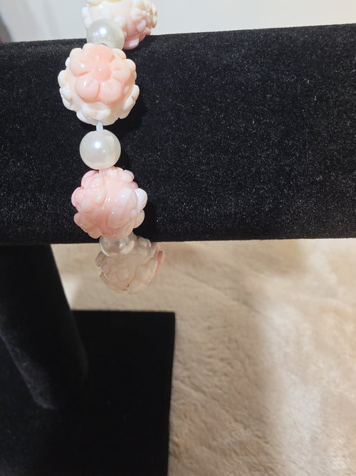 13mm Queen Conch Flower Bracelet with Freshwater Pearl